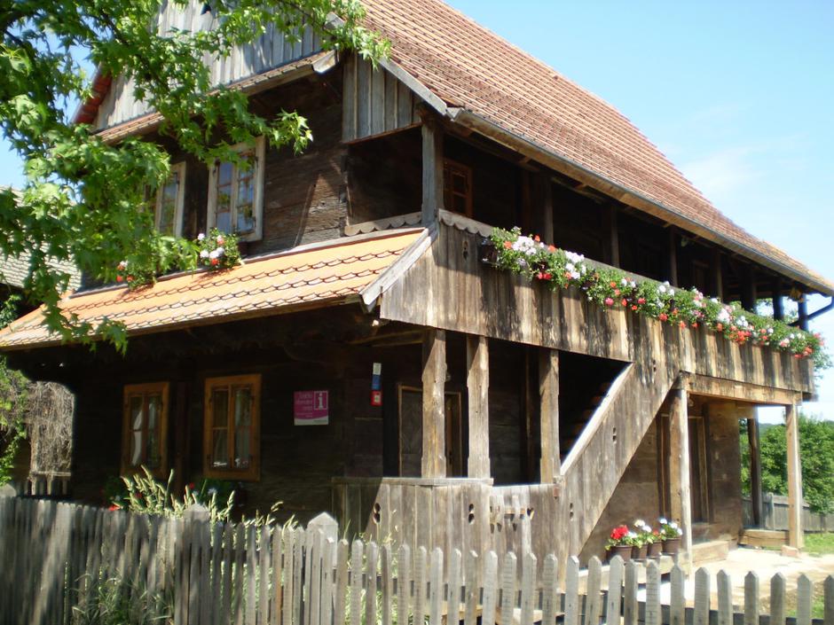 Tradicijska arhitektura Moslavine i Hrvatske Posavine