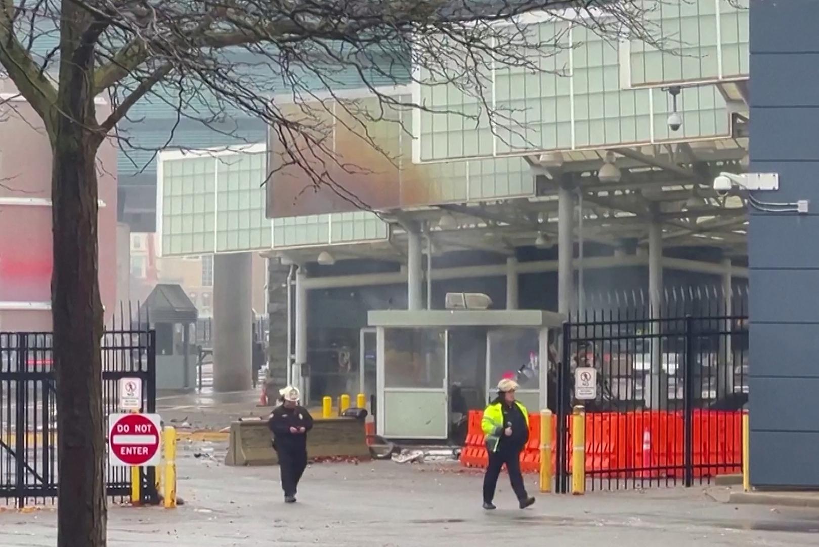 Firefighters view the scene after an incident at the Rainbow Bridge U.S. border crossing with Canada, in Niagara Falls, New York, U.S. November 22, 2023 in a still image from video.  REUTERS/Reuters TV Photo: REUTERS TV/REUTERS