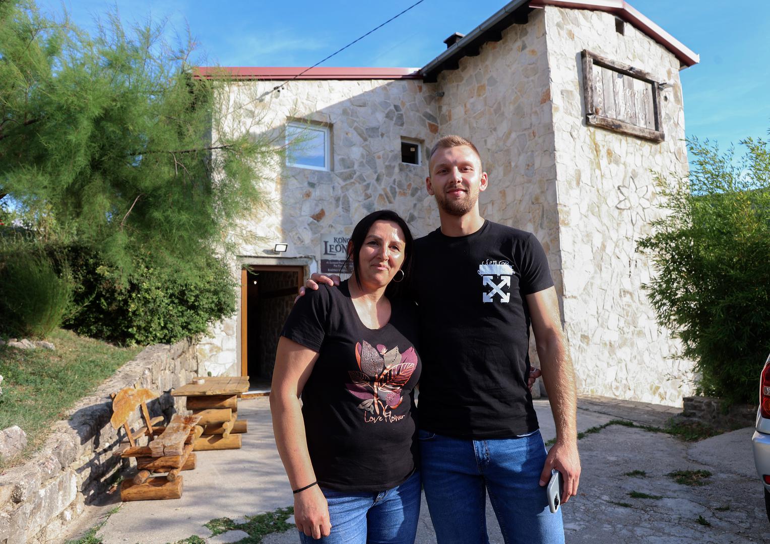 PO SINOVIMA nazvali su
gospodarstvo Magdalena i
Leonard, koji imaju petero djece,
a na imanju radi cijela obitelj
