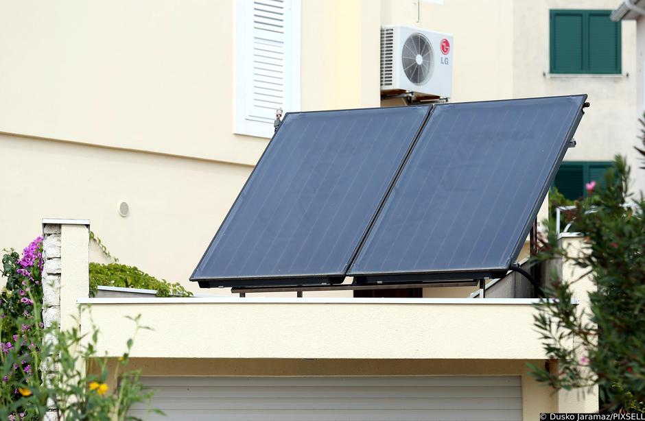 Solarne ploče na krovovima kuća