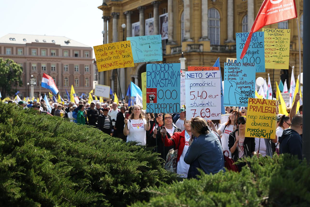 Zagreb: Okupljanje prosvjednika na prosvjedu "Hrvatska zajedno za veće plaće i mirovine"