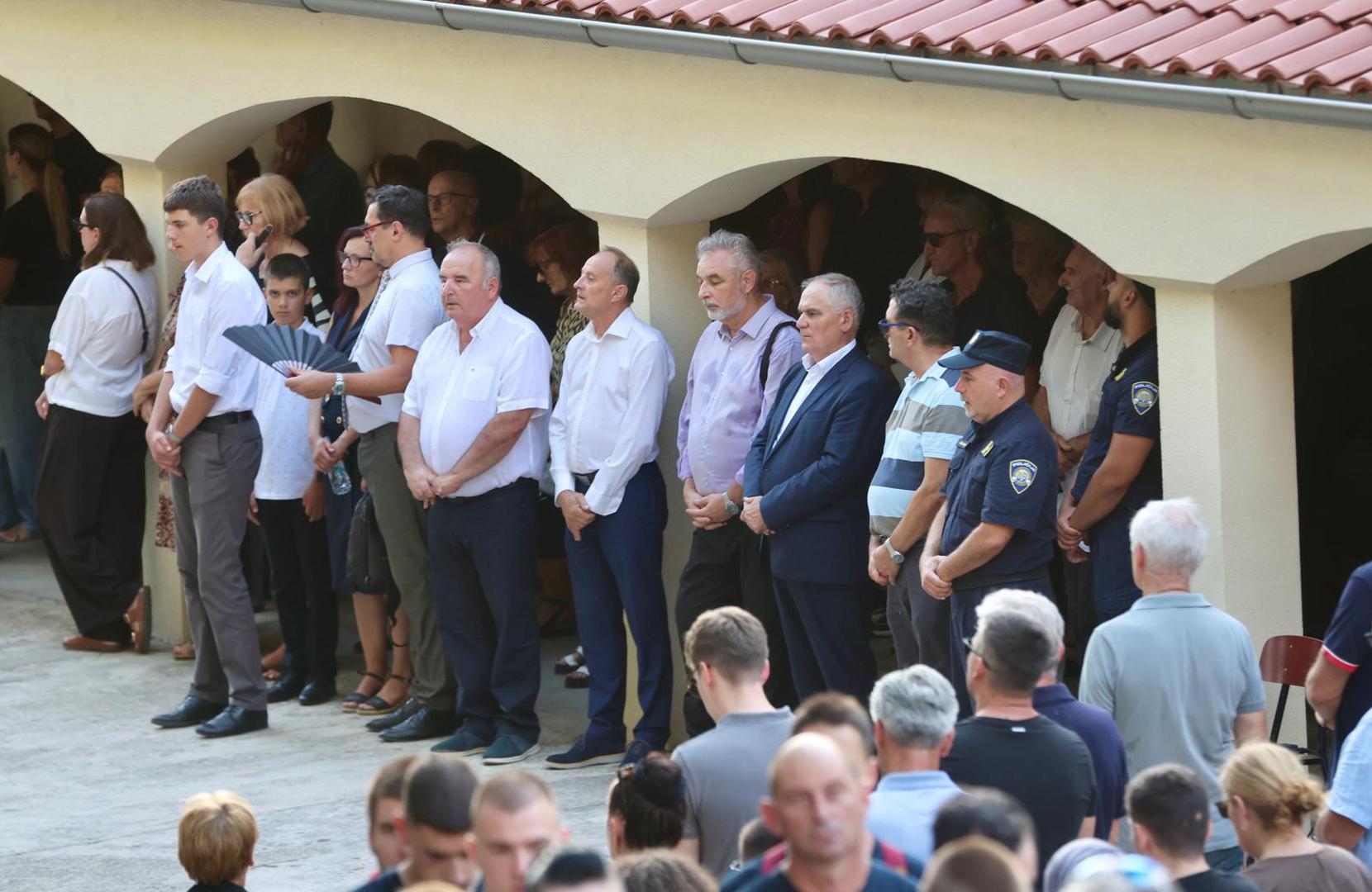 Njegov doprinos nije bio ograničen samo na vatrogastvo. Lelas je godinama pomagao svojoj zajednici, sudjelovao u humanitarnom radu i bio poznat po nesebičnosti.

