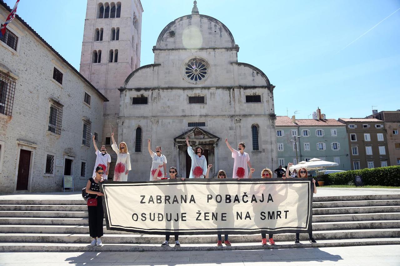 Zadar: Za vrijeme Hoda za život, održan je i prosvjed za pravo na pobačaj