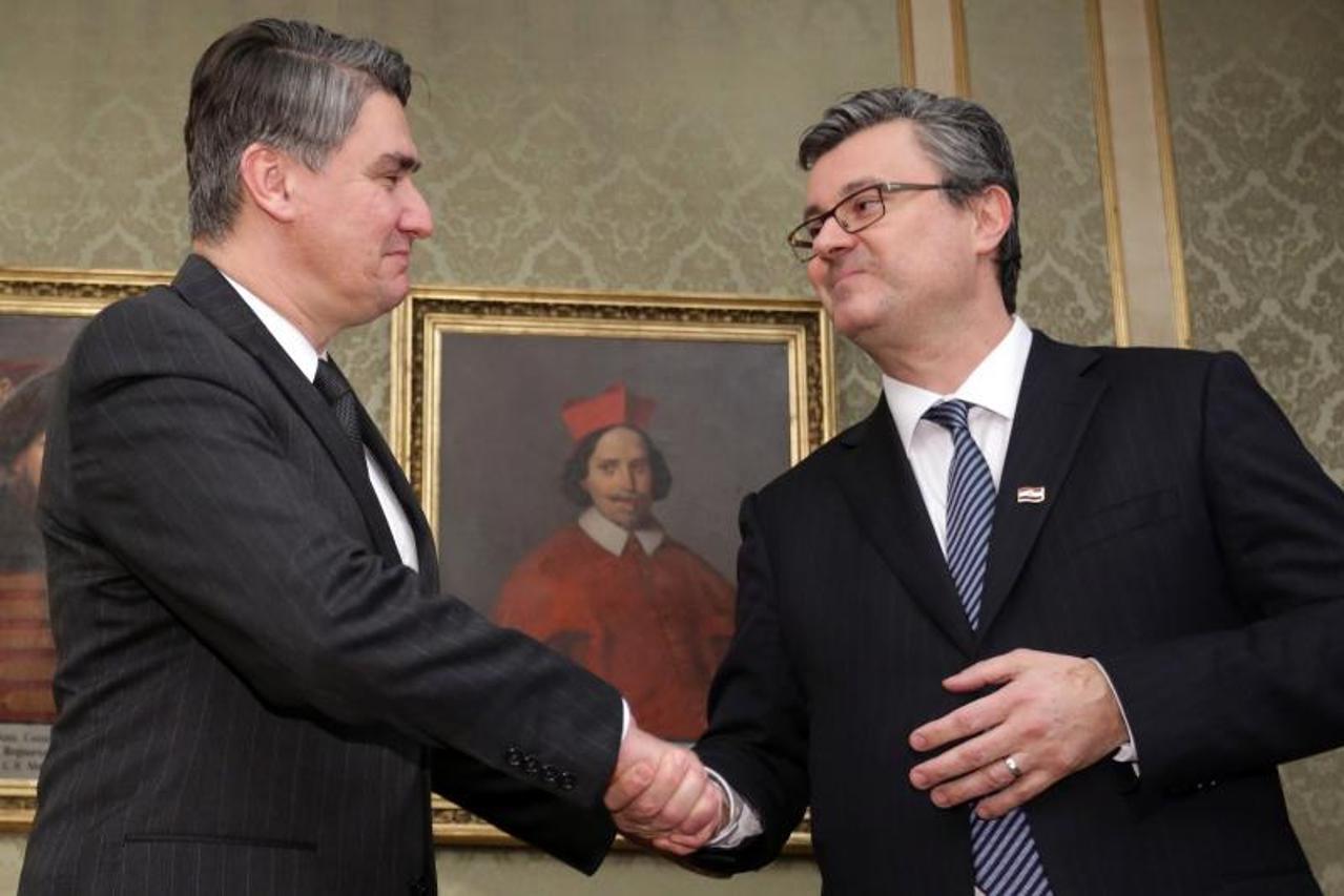 Primopredaja vlasti 