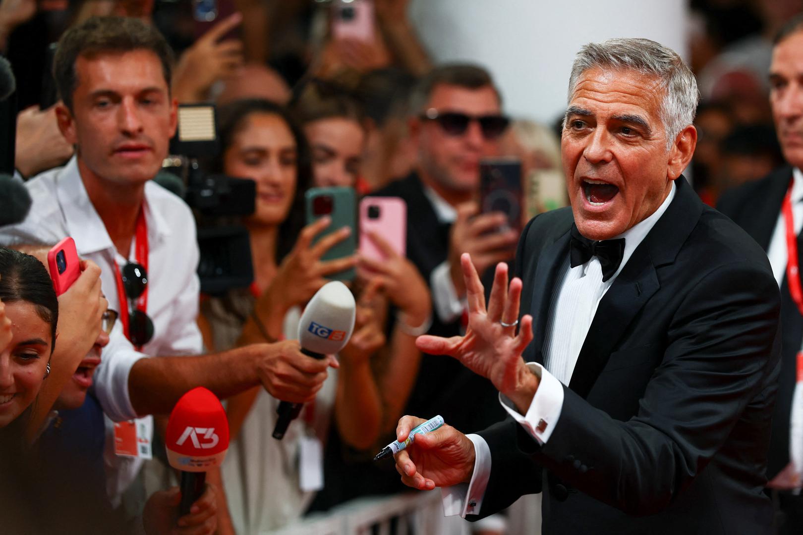 "Nije lako živjeti u zemlji koju vode najmanje sposobni ljudi" Clooney je iskoristio situaciju da komentira političko stanje u SAD-u