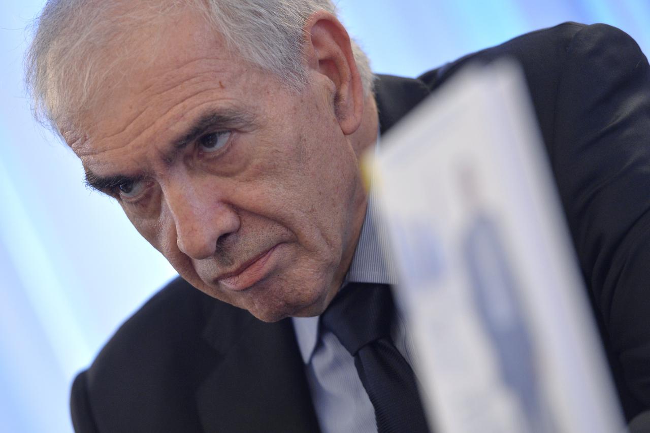 12.11.2015., Zagreb - U Novinarskom domu odrzana je promocija knjige bivseg guvernera Zeljka Rohatinskog 'Ogledi u realnom vremenu (2000. -2014.)'. Zeljko Rohatinski. Photo: Marko Lukunic/PIXSELL