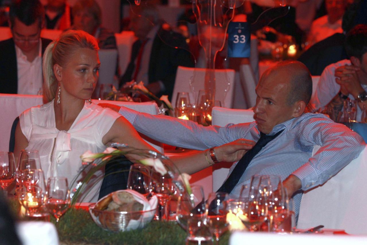 'Arjen Robben (R) of Bayern Munich and his wife Bernadien Robben attend a party of the soccer club in Munich May 20, 2012. Chelsea stunned Bayern Munich to win the Champions League for the first time 