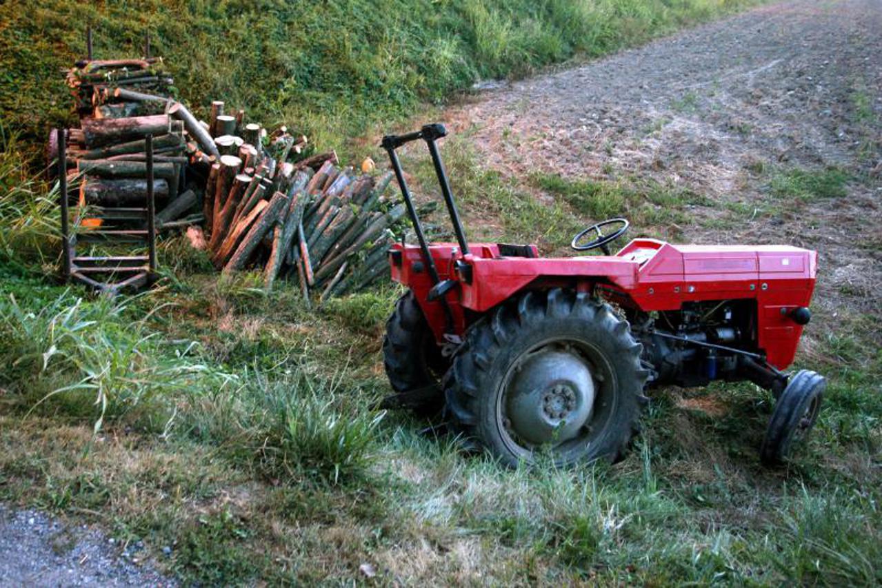 traktor,nesreća,prevrtanje (1)