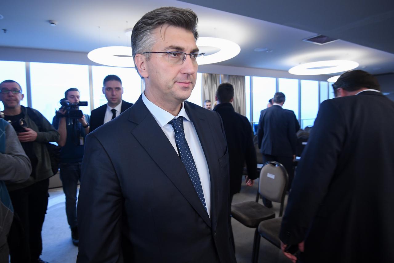 Zagreb: U hotelu Westin održana sjednica Predsjedništva i Nacionalnog vijeća HDZ-a