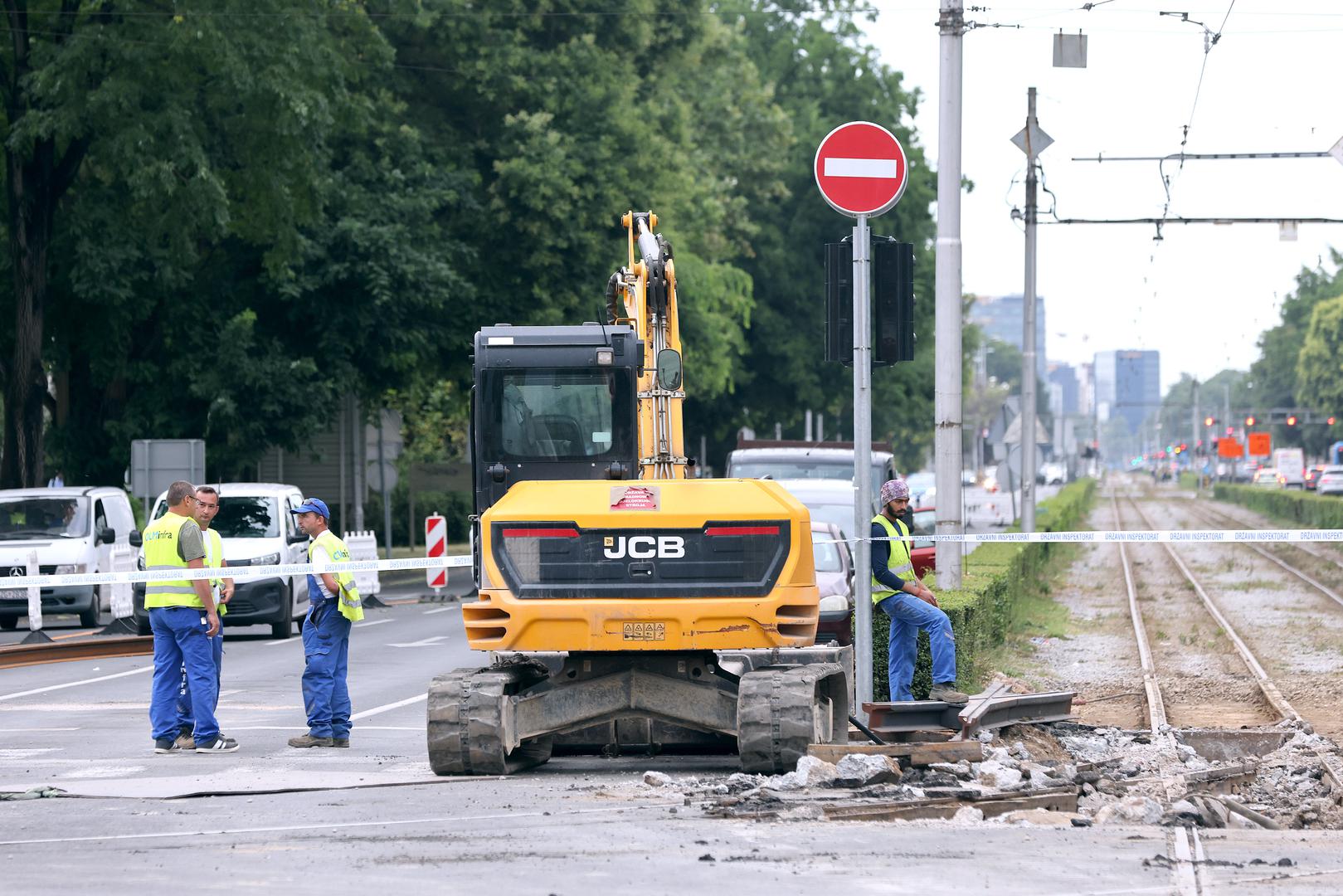 Radovi se sada mogu nesmetano nastaviti a trebali bi, podsjetimo, trajati sve do kraja ljeta. 