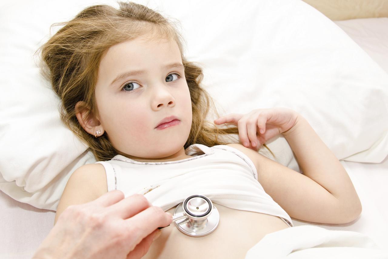 Little girl and the doctor for a checkup
