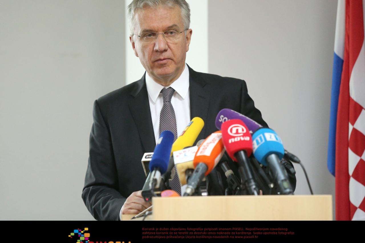 '02.01.2013., Zagreb - Ministar zdravlja Rajko Ostojic odrzao je konferenciju za novinare na temu Sto smo ucinili u smanjenju lista cekanja u bolnicama. Photo: Igor Kralj/PIXSELL'