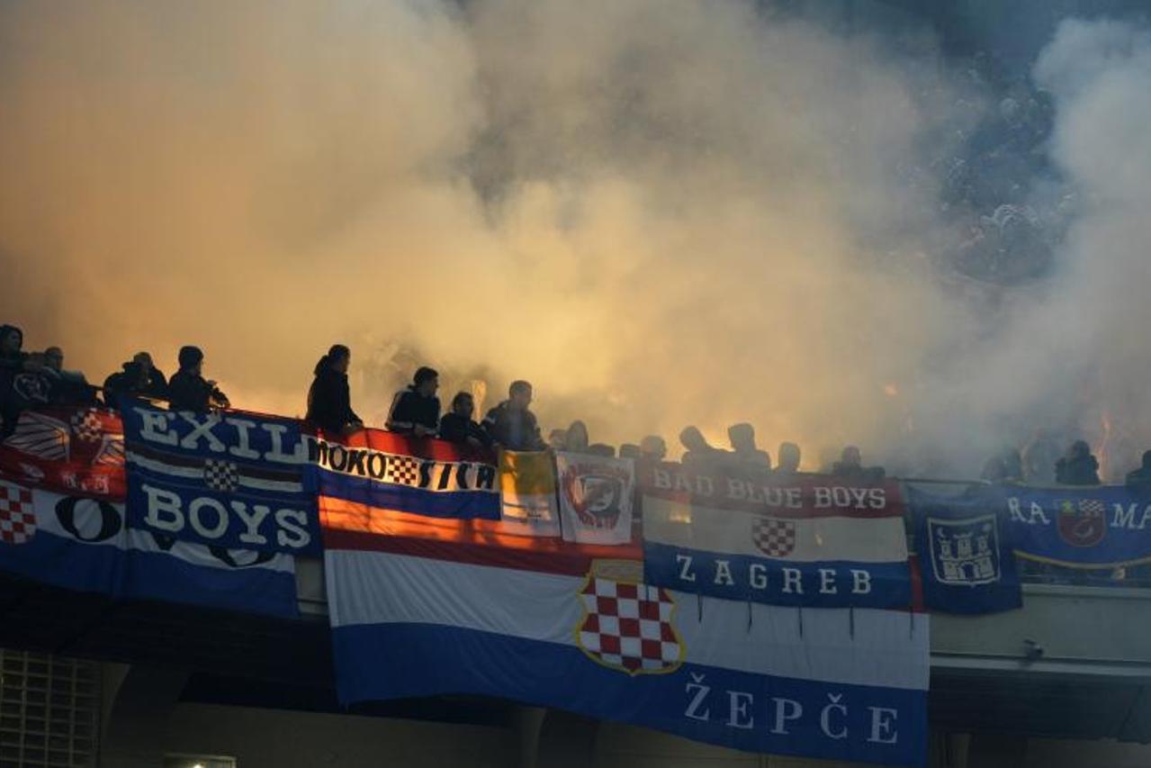 Baklje na San Siru