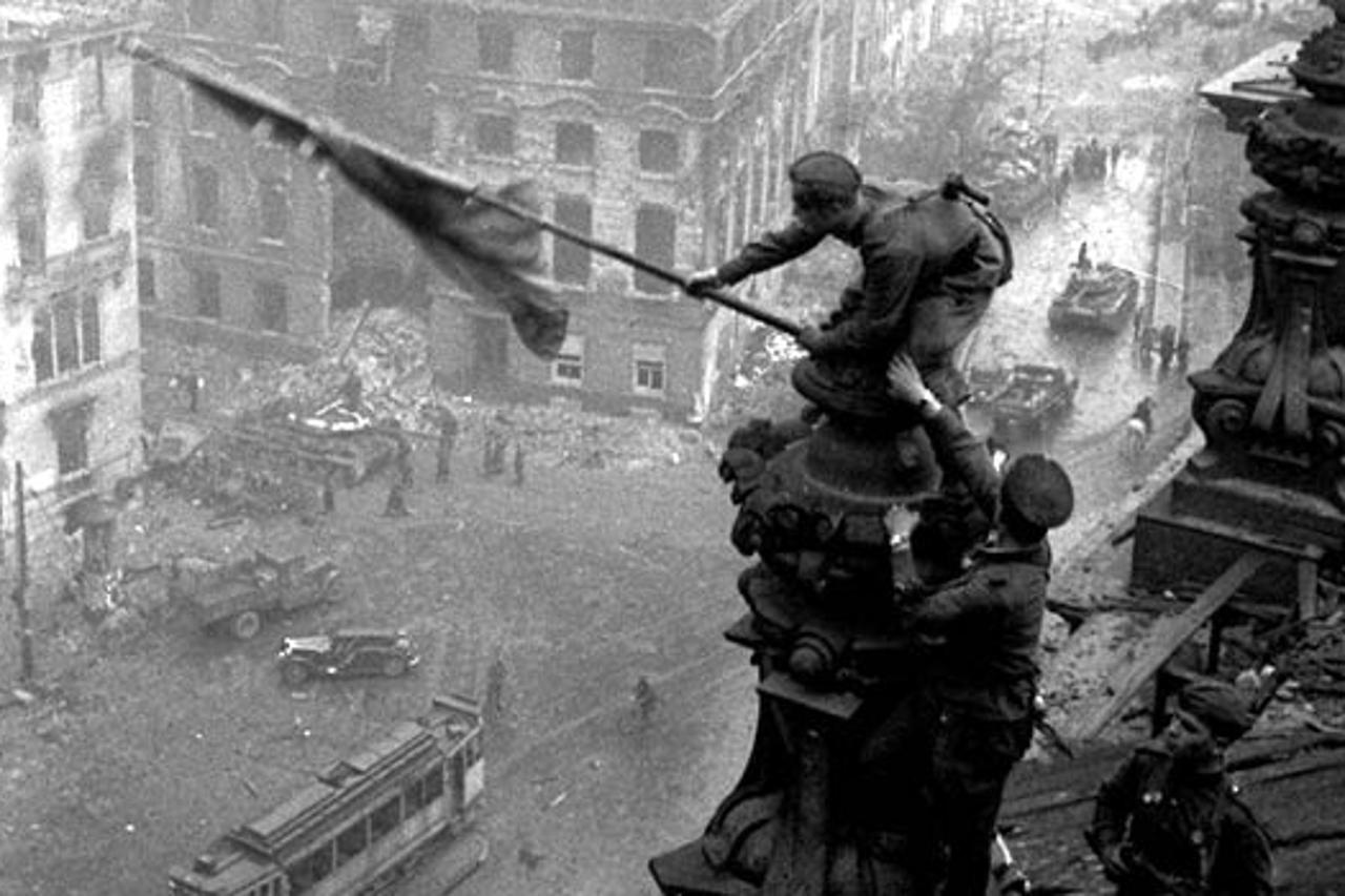 Sovjetski barjak na reichstagu