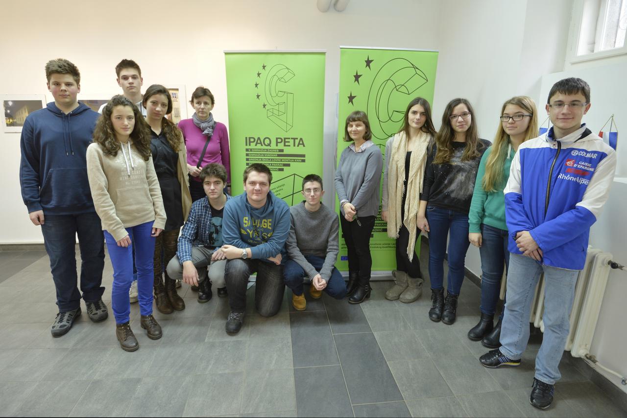 11.02.2015., Zagreb -  Klaiceva V gimnazija, IPAQ PETA projekt, ucenici koji u sklopu nastave imaju prakticni dio.   Photo: Marko Lukunic/PIXSELL
