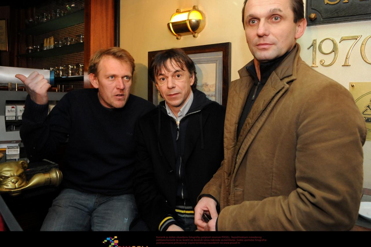 '28.12.2009.  Zagreb Hrvatska - Promocija knjige kolumni Na sti ma ci novinara i kolumnista vecernjeg lista Igora Flaka odrzana u pubu Buldog, Bogoviceva ulica.  Robert Prosinecki, Nikola Jurcevic i G