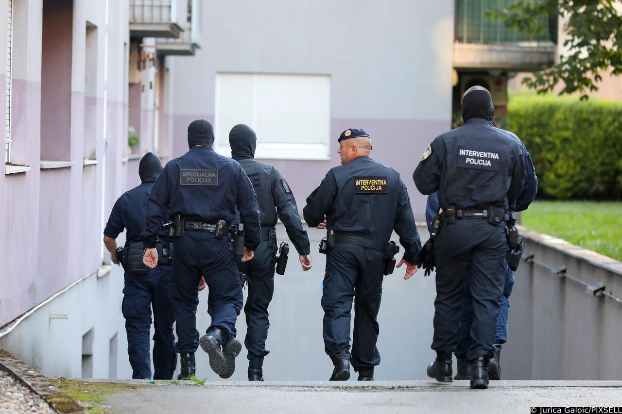 Zagreb: Kriminalistička policija u istrazi stambene zgrade na Srednjacima