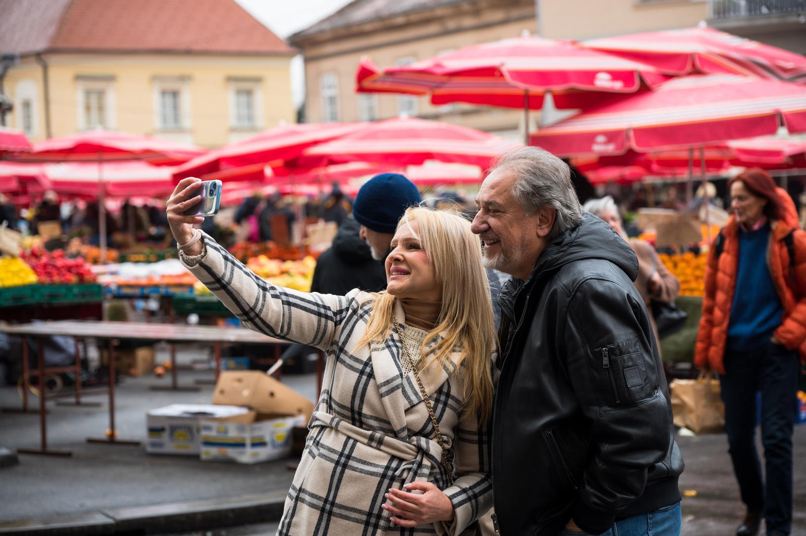 Riječi pjesama 'Mojoj lijepoj zemlji Hrvatskoj', 'Od stoljeća sedmog, 'Lupi petama', 'Lijepa li si' i drugih otpjevanih, uvjerili su se organizatori, poznaju gotovo svi, pa ne čudi da je donja tribina rekordno rasprodana. Ulaznica u prodaji još ima u sustavu Eventim i galerijama Laudato.