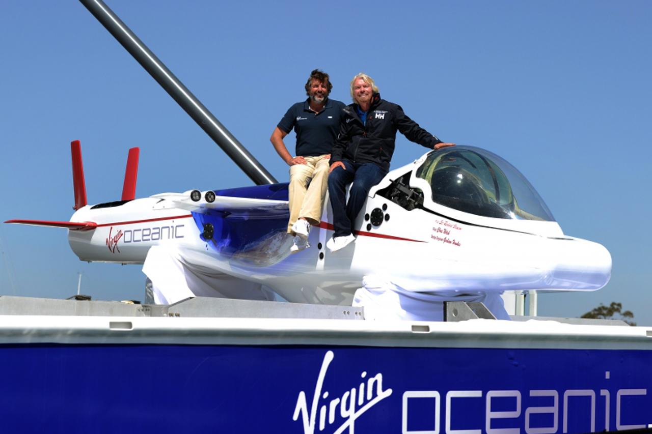 \'Sir Richard Branson and explorer Chris Welsh (L) attend a press conference in Newport Beach, California on April 5, 2011 to announce plans to take a solo piloted submarine to the deepest points in e