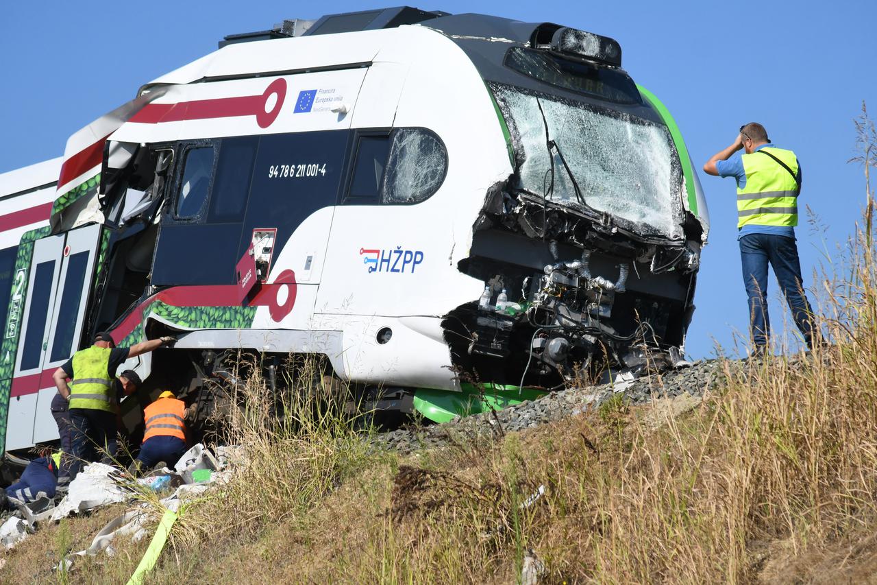 Škrinjari: I dva dana nakon nesreće električni vlak stoji na mjestu sudara