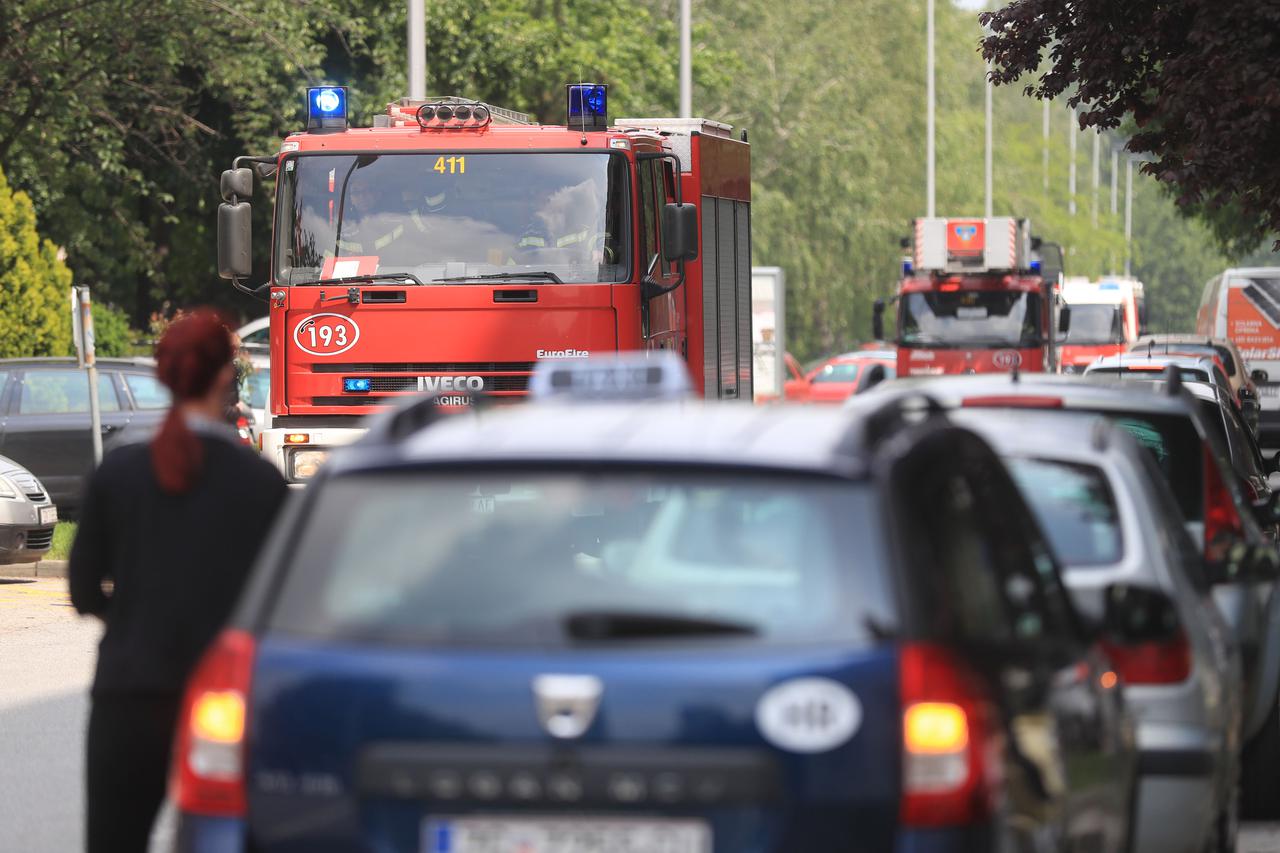 Zagreb: Održana vatrogasna vježba u slučaju požara  stambene zgrade 