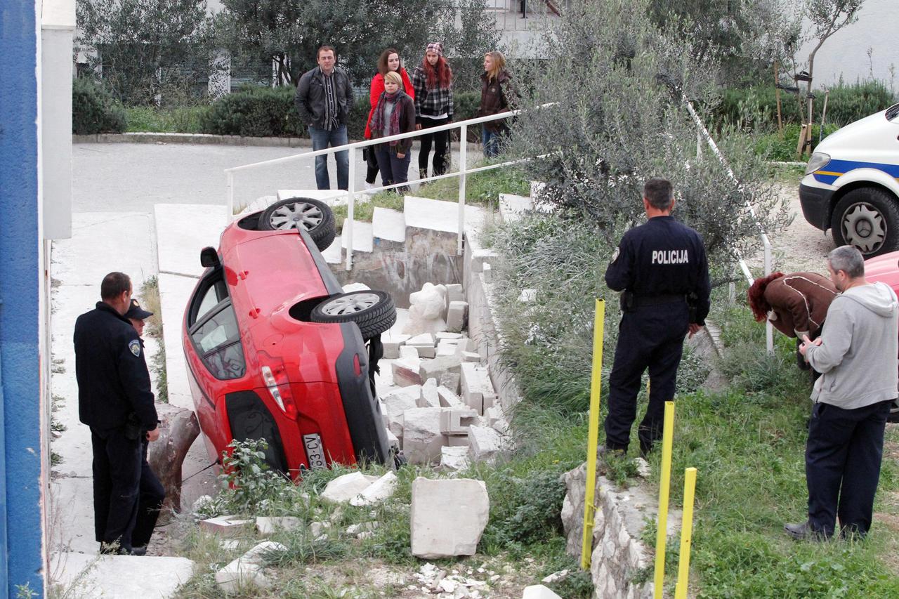 Auto proklizao jer je podigao ručnu
