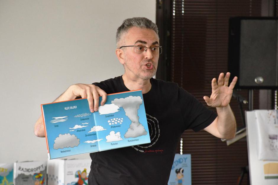 Slavonski Brod: Meteorolog Zoran Vakula predstavio slikovnice na temu meteorologije i klimatskih promjena