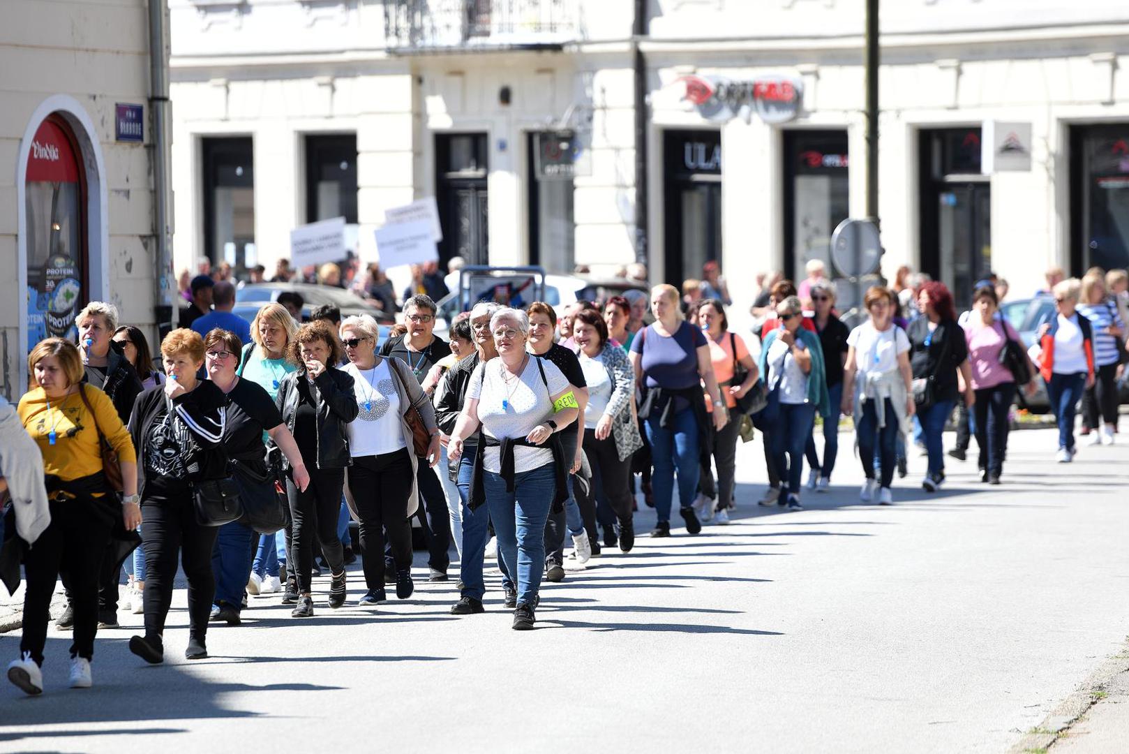 Radnice i radnici Varteksa od ponedjeljka su u štrajku koji će se, kažu, nastaviti dok im ne budu isplaćene plaće.