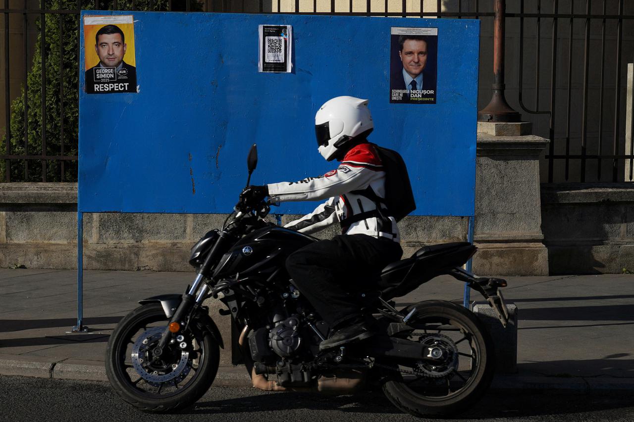 storyeditor/2025-05-17/2025-05-15T085050Z_1680472696_RC25IEATGGEI_RTRMADP_3_ROMANIA-ELECTION.JPG