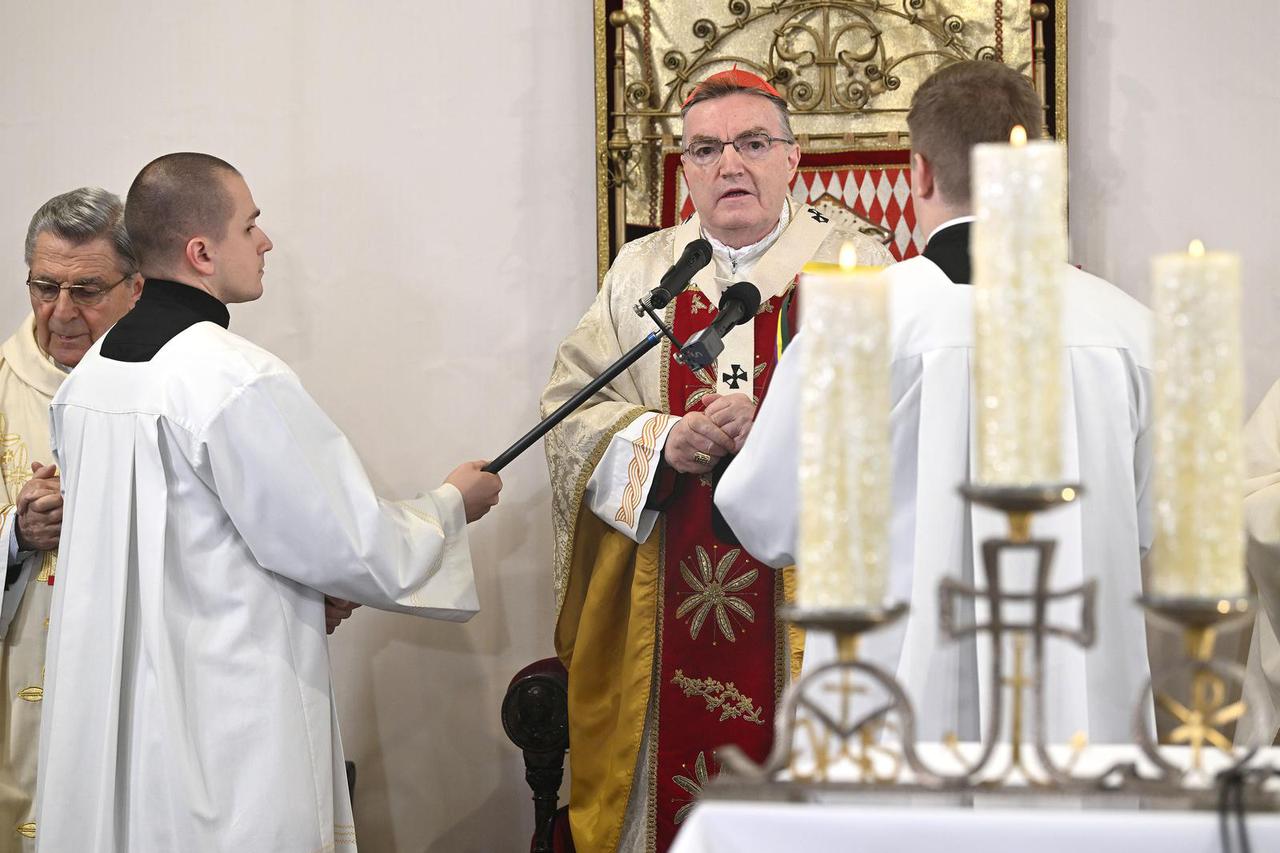 Zagreb: Kardinal Bozanić predvodio misu polnoćku