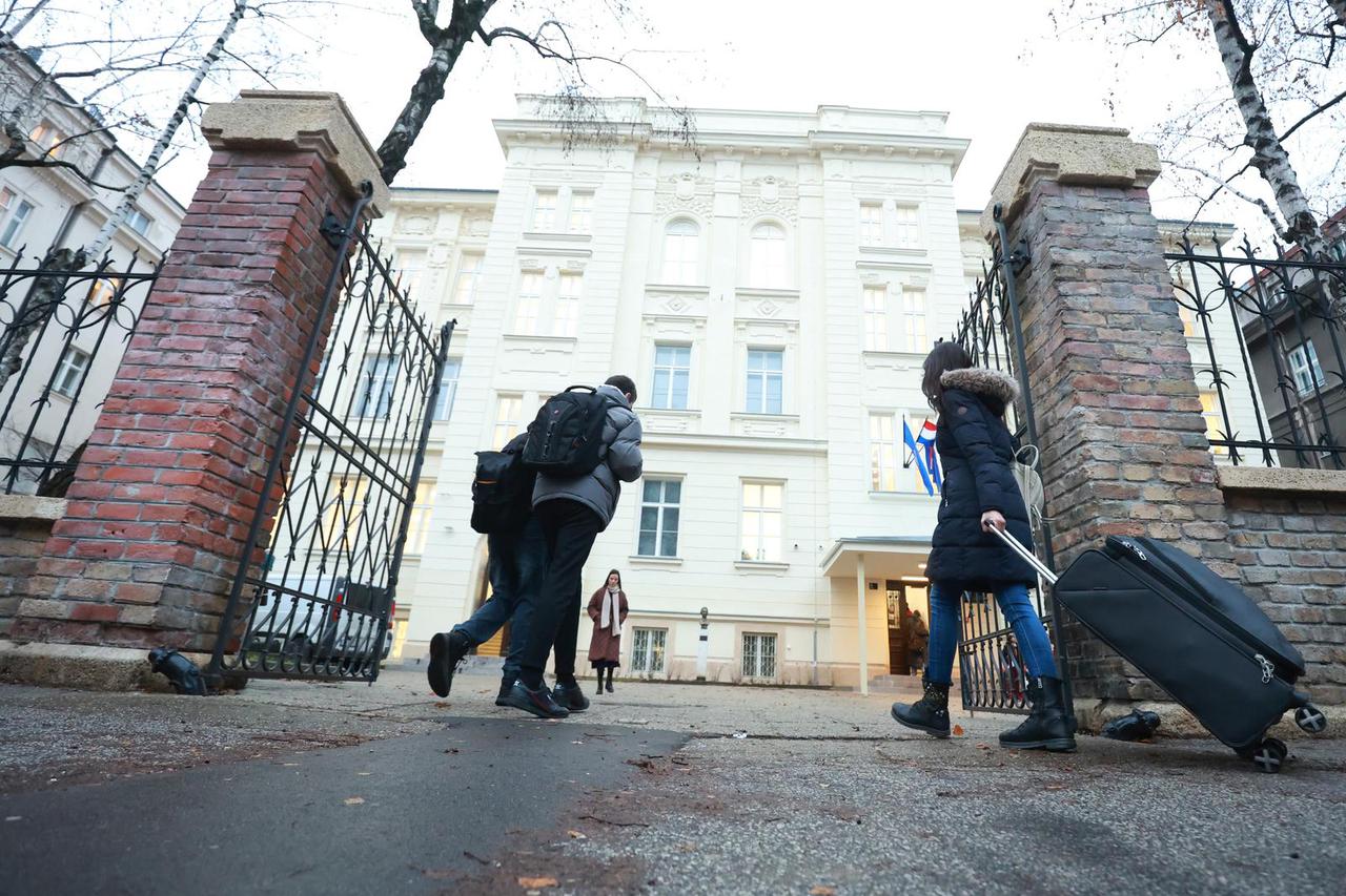 Zagreb: Nakon zimskih praznika danas je  počelo drugo školsko polugodište