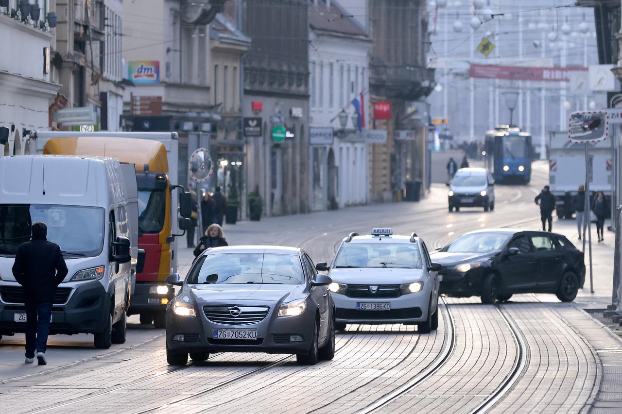 Zagreb:  Od sutra dnevna svjetla nisu obavezna
