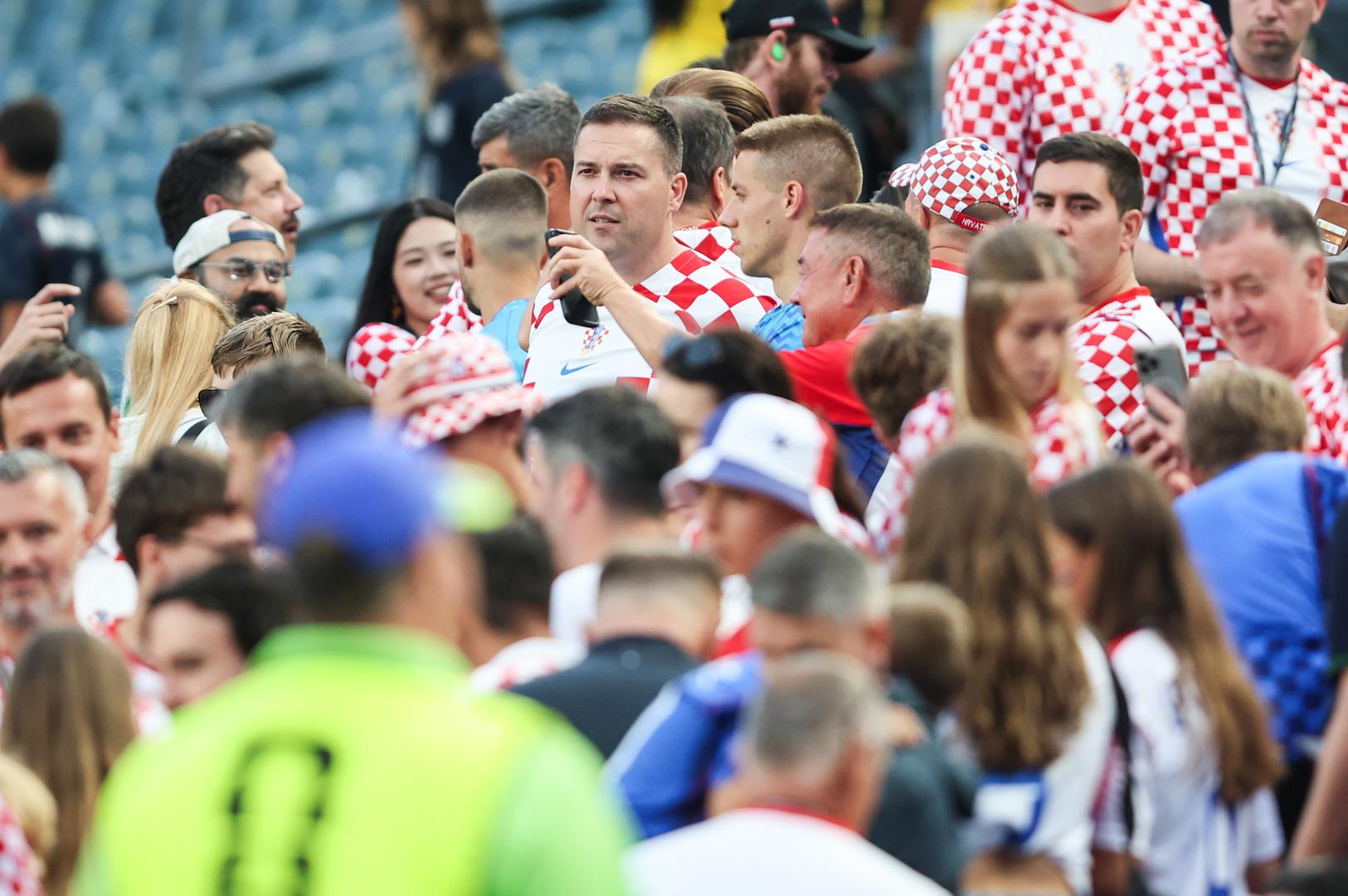 Istovremeno je Engleska pobijedila Panamu s 2-0 i Engleska je osvojila prvo mjesto skupine sa sedam bodova. Hrvatska je skupila šest, dok dalje ide i Gana s četiri boda i s trećeg mjesta.