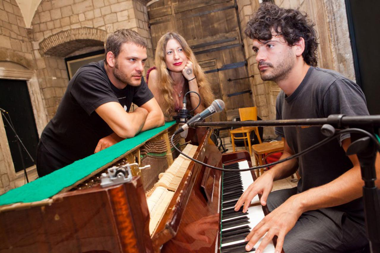 Prizori s jabukom, &td, premijera u Zagrebu