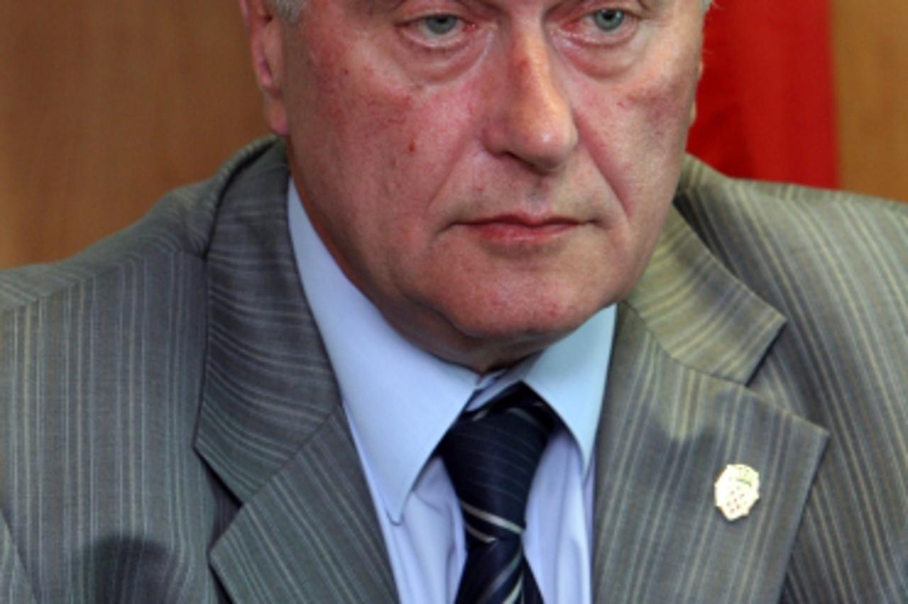 '01.09.2011., Karlovac - Josip Friscic na konferenciji za novinare komentirao aktualnu politicku situaciju.  Photo: Kristina Stedul Fabac/PIXSELL'