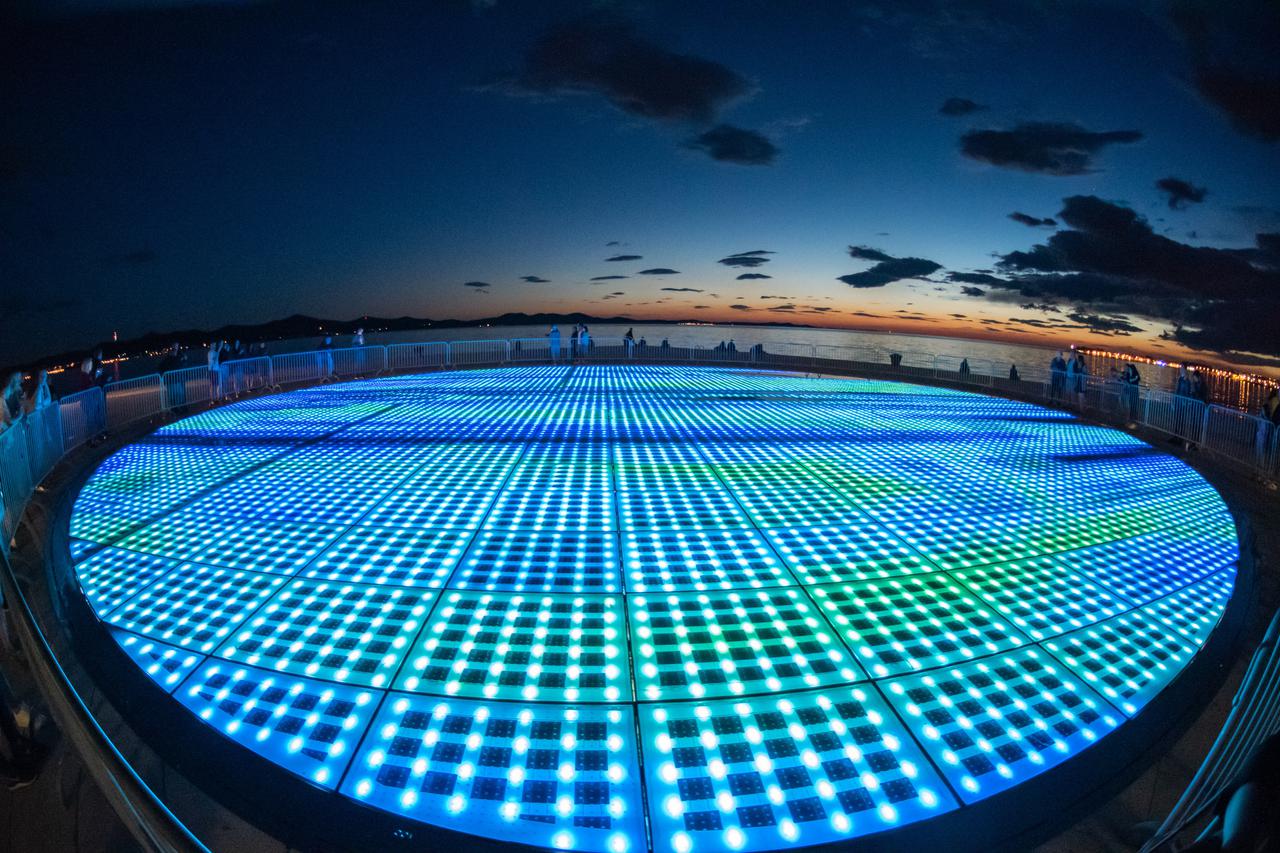 Zadar: Nakon vandalizma Pozdrav suncu ponovno zasjao u svojim bojama