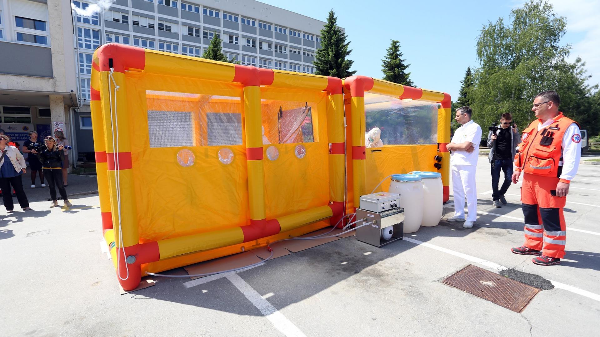 15.05.2020., Karlovac - U Opcoj bolnici Karlovac odrzana je prezentacija dekontaminacijske opreme koju je Karlovacka zupanija nabavila u vrijeme koronakrize za potrebe zdravstvenih ustanova Karlovacke zupanije. Vrijednost nabavljene robe iznosi 320 tisuca kuna. Photo: Kristina Stedul Fabac/PIXSELL