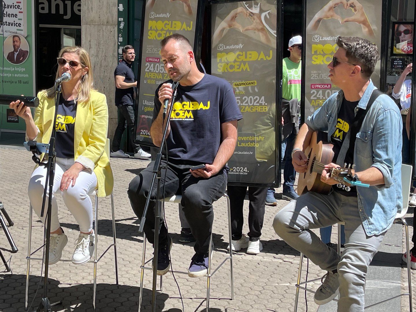 Pobjednik prvog talent showa u Hrvatskoj, Rafael Dropulić, poznatiji kao Rafo povukao se sa scene nakon što je snimio album i pobijedio u reality showu Farma. Odlučio se posvetiti obitelji i vjeri. 