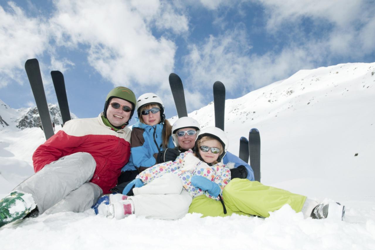 \'Happy family ski team\'