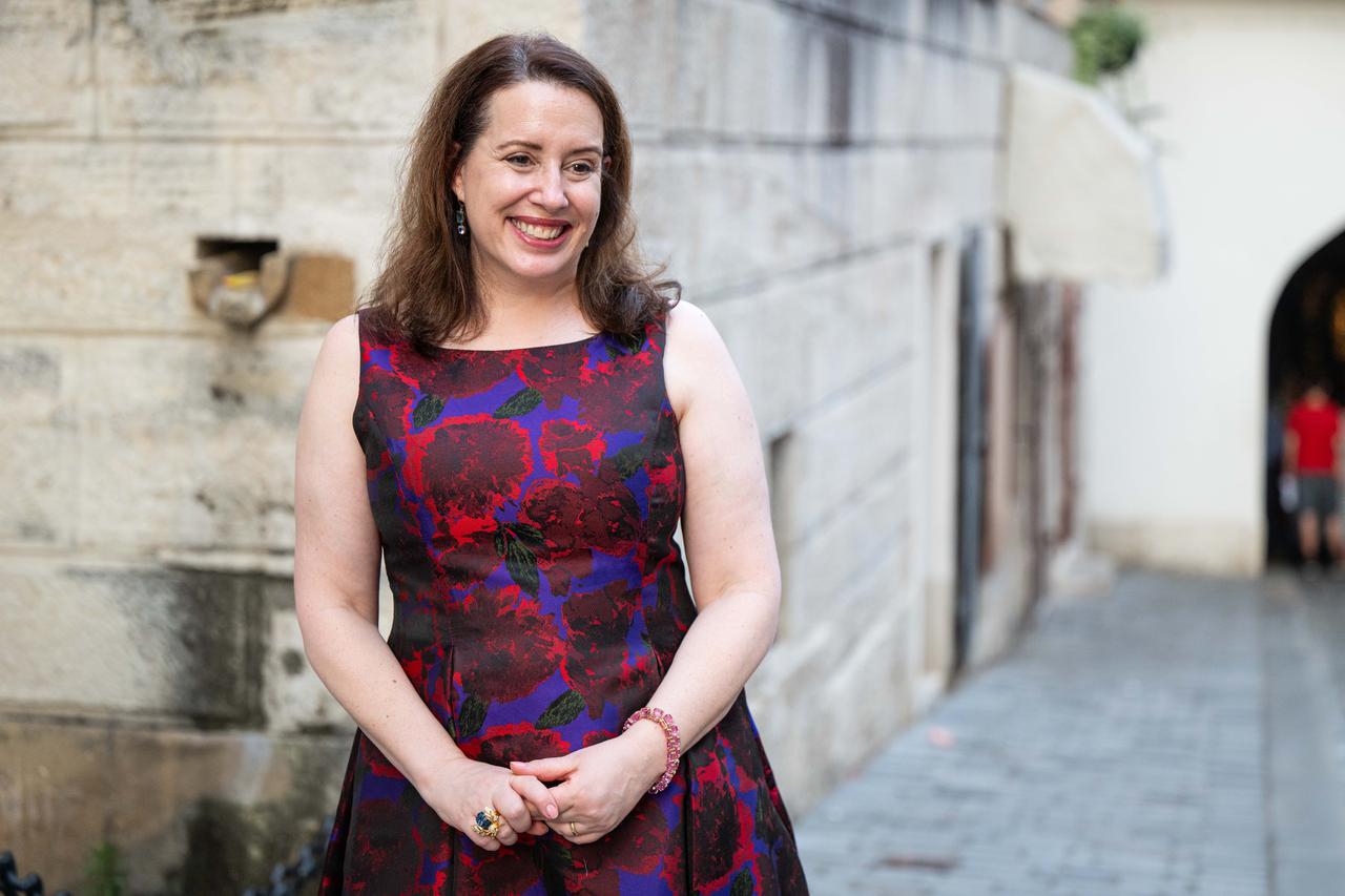 Zagreb:  Ekskluzivni Bridgerton bal na kojemu je bila i Julia Quinn