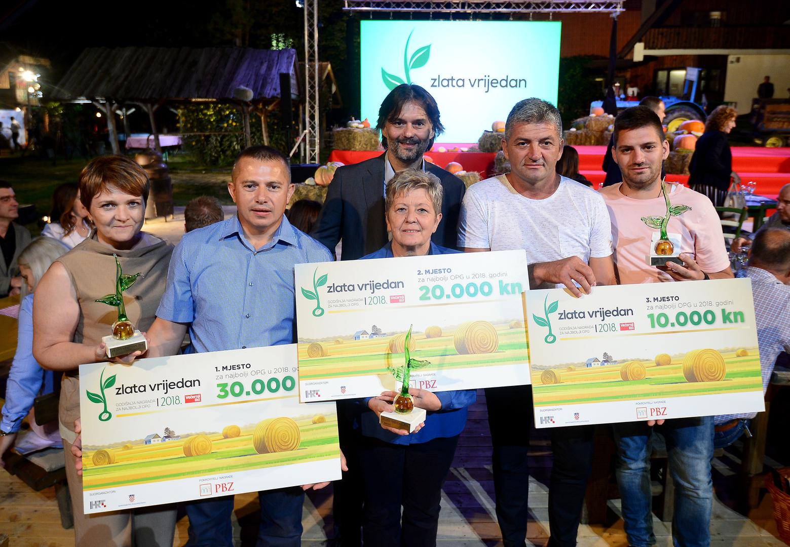 Glavni urednik Večernjeg lista Dražen Klarić s dobitnicima