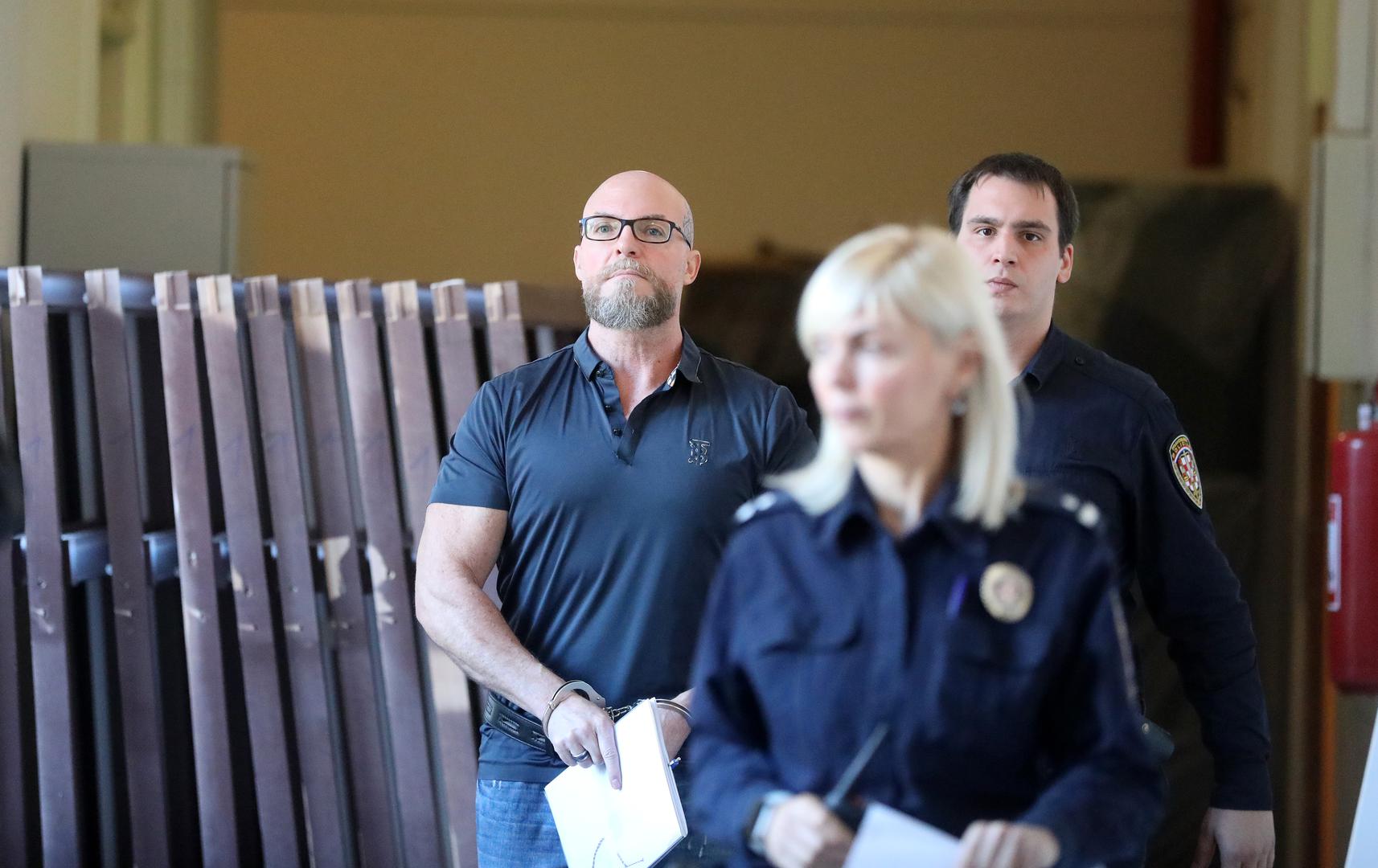 Dvojac se sumnjiči se da je iznuđivao tvrtke Liburnia Riviera hoteli i Plodine, tražeći da im isplate od tri do 4,6 milijuna eura u kriptovalutama. Iznude su nastojali ostvariti postavljanjem eksplozivnih naprava u četiri navrata, a dvaput su naprave i eksplodirale te uzdrmale mještane Rijeke i okolice.