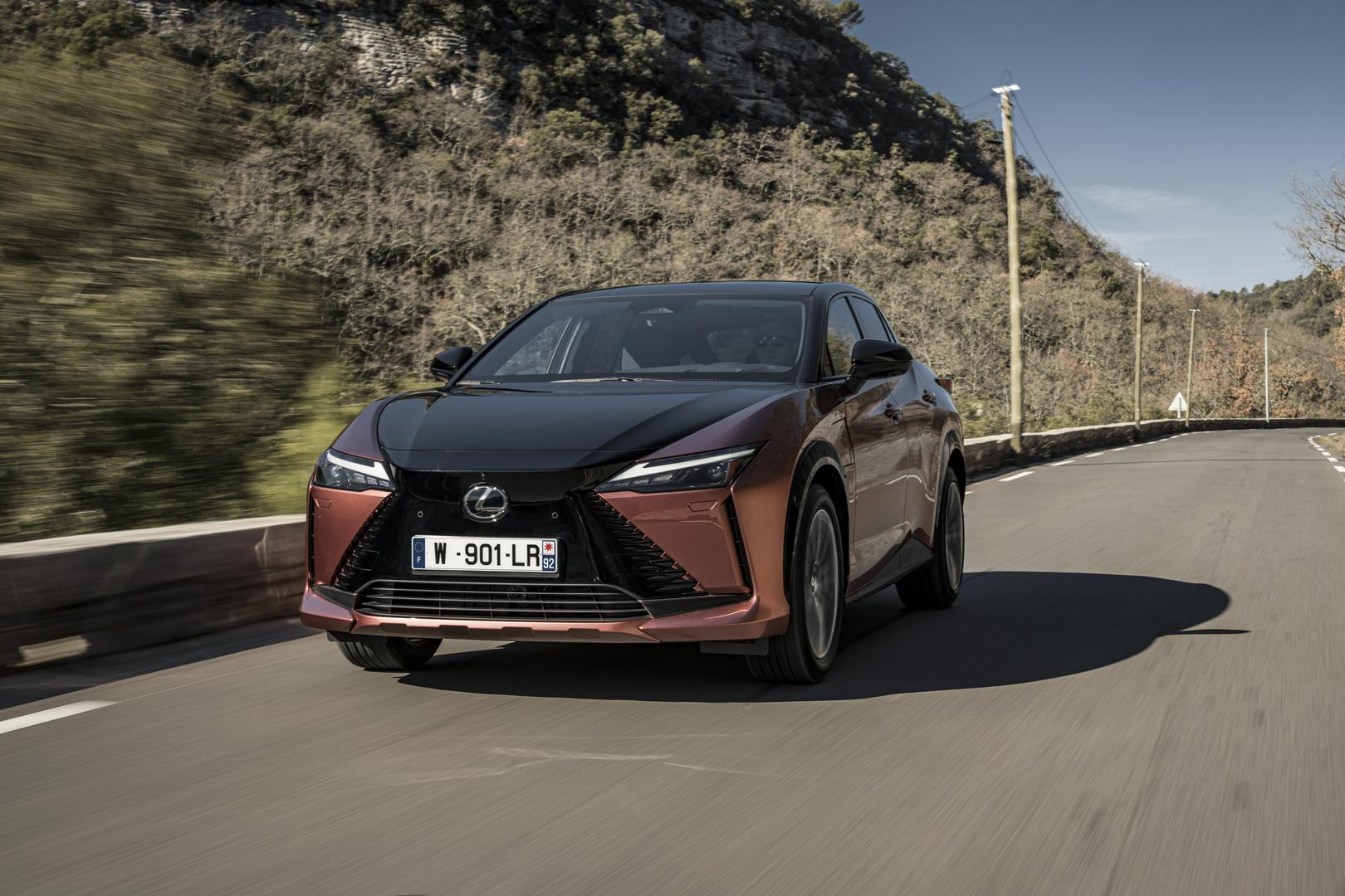 4. Lexus: Ako želite dugotrajnost uz dozu luksuza – Lexus je pravi izbor. Iako skuplji, opravdava svoju cijenu. Pouzdanost, vrhunski motori i prijenos, niski troškovi održavanja i luksuzna unutrašnjost čine ga jednim od najboljih luksuznih automobila na tržištu. “Lexus je zapravo Toyota u luksuznom izdanju – i vjerujem toj marki 100 posto”, kažu mehaničari.