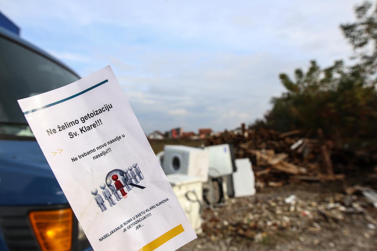 26.10.2016., Zagreb - Peticija protiv naseljavanja Roma u naselje Sv. Klara. DKS_56145826 Photo: Igor Soban/PIXSELL