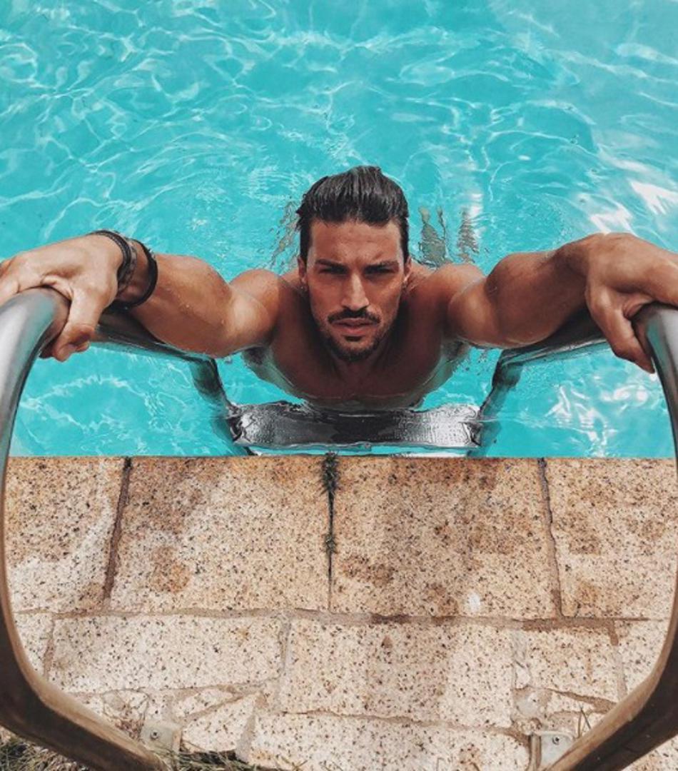 Jedan od najutjecajnijih modnih blogera kojeg na Instagramu prati 6,3 milijuna ljudi. 