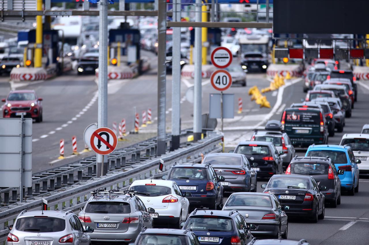 Gužve na naplatnoj postaji Lučko u smjeru mora