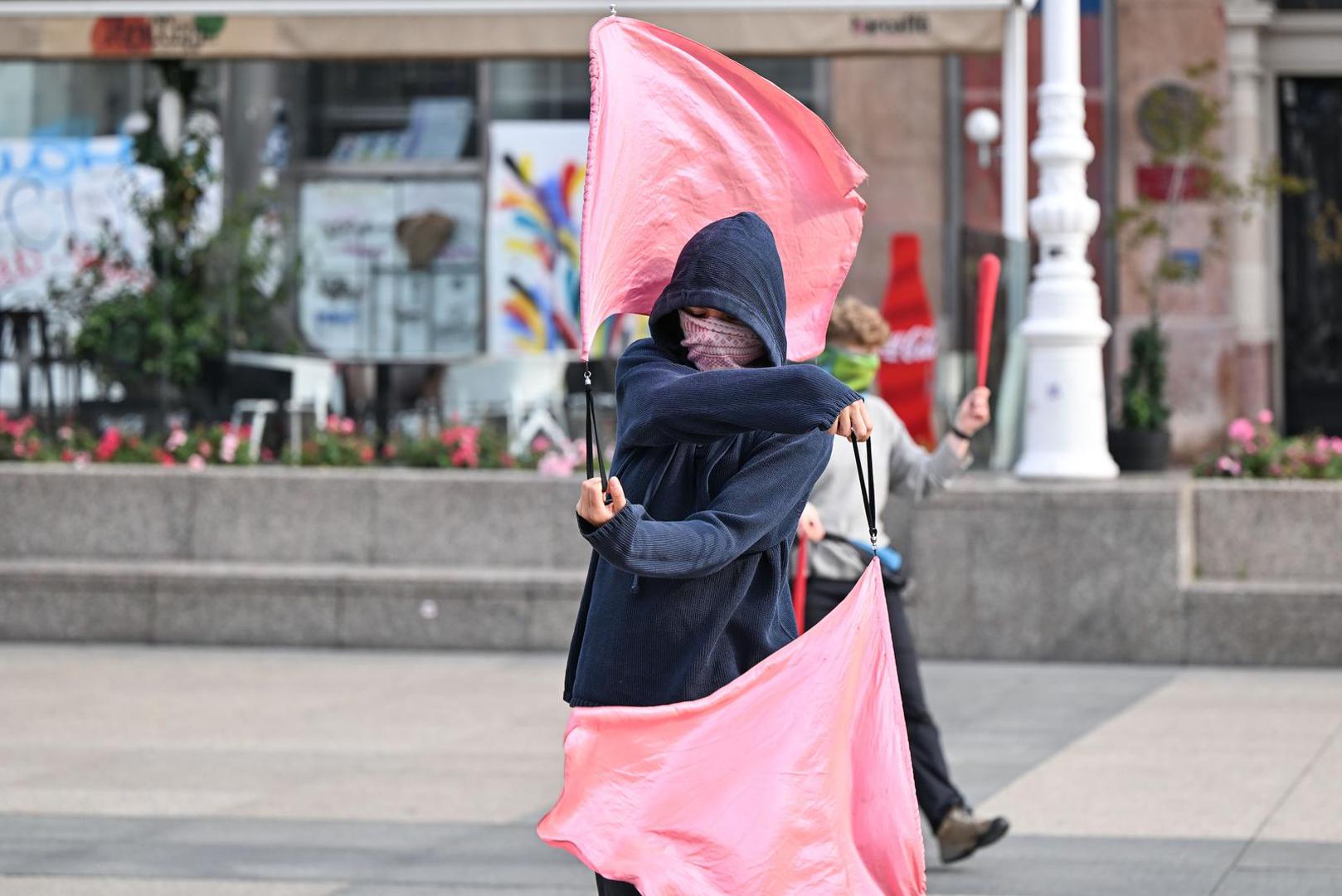04.05.2024., Zagreb - Prosvjed koji se paralelno odrzao s molitvom muskaraca na Trgu bana Jelacica u Zagrebu. Photo: Neva Zganec/PIXSELL