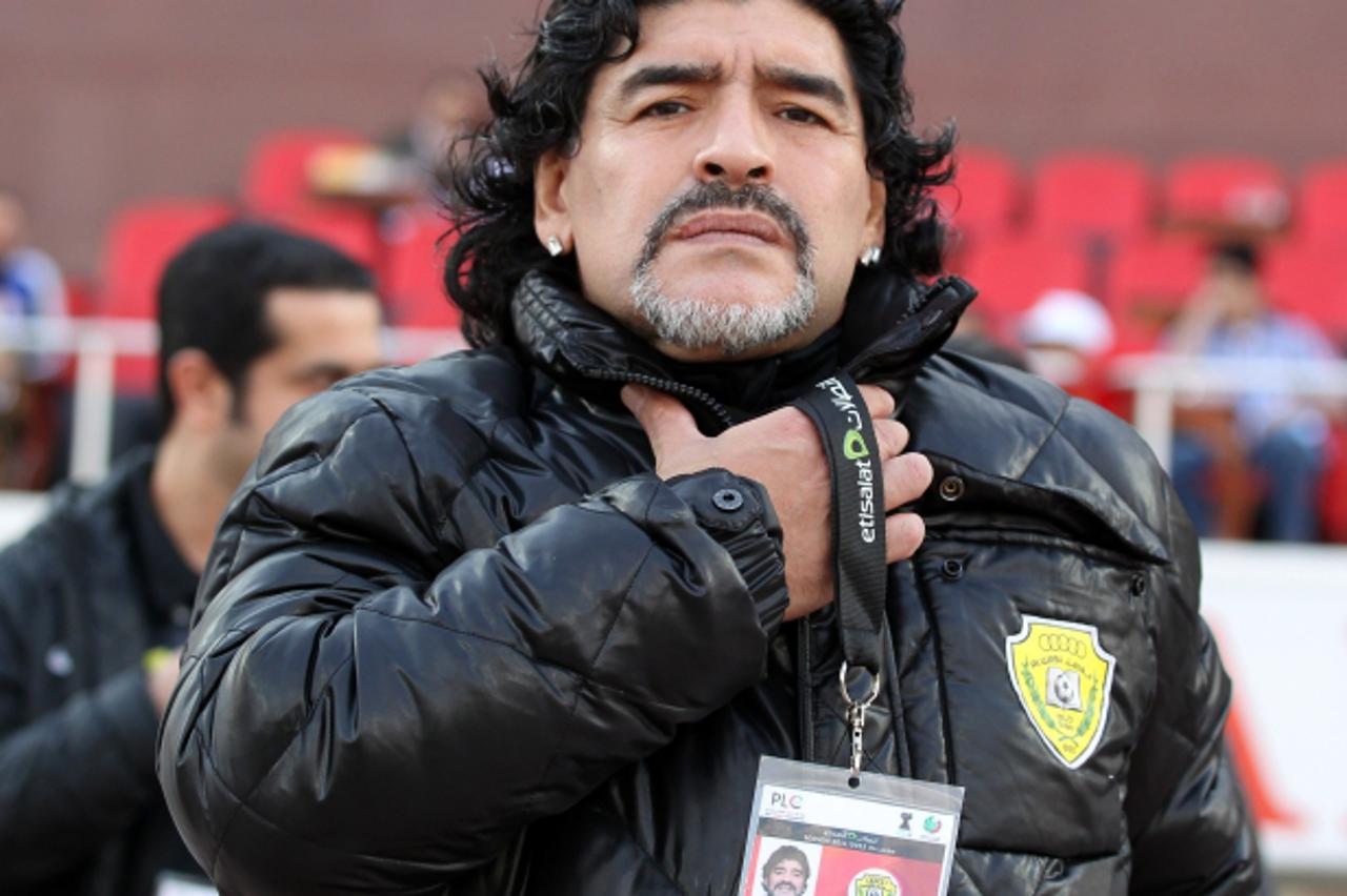 'Al-Wasl\'s Argentinian coach Diego Maradona (R) reacts during a match against al-Sharjah on Januray 23, 2012 in the Gulf emirate of Sharjah.    AFP PHOTO/KARIM SAHIB'