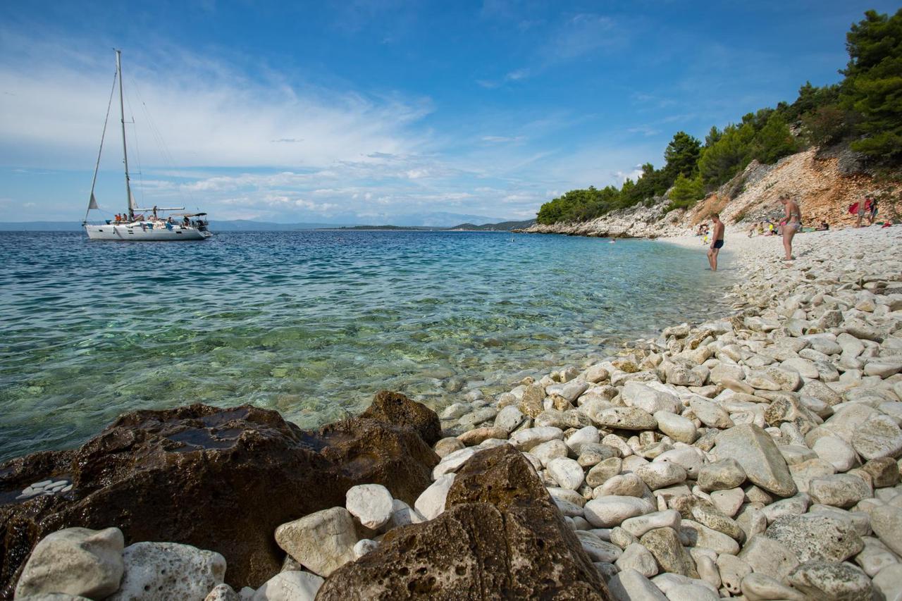 Plaža Vaja nedaleko od naselja Račišće