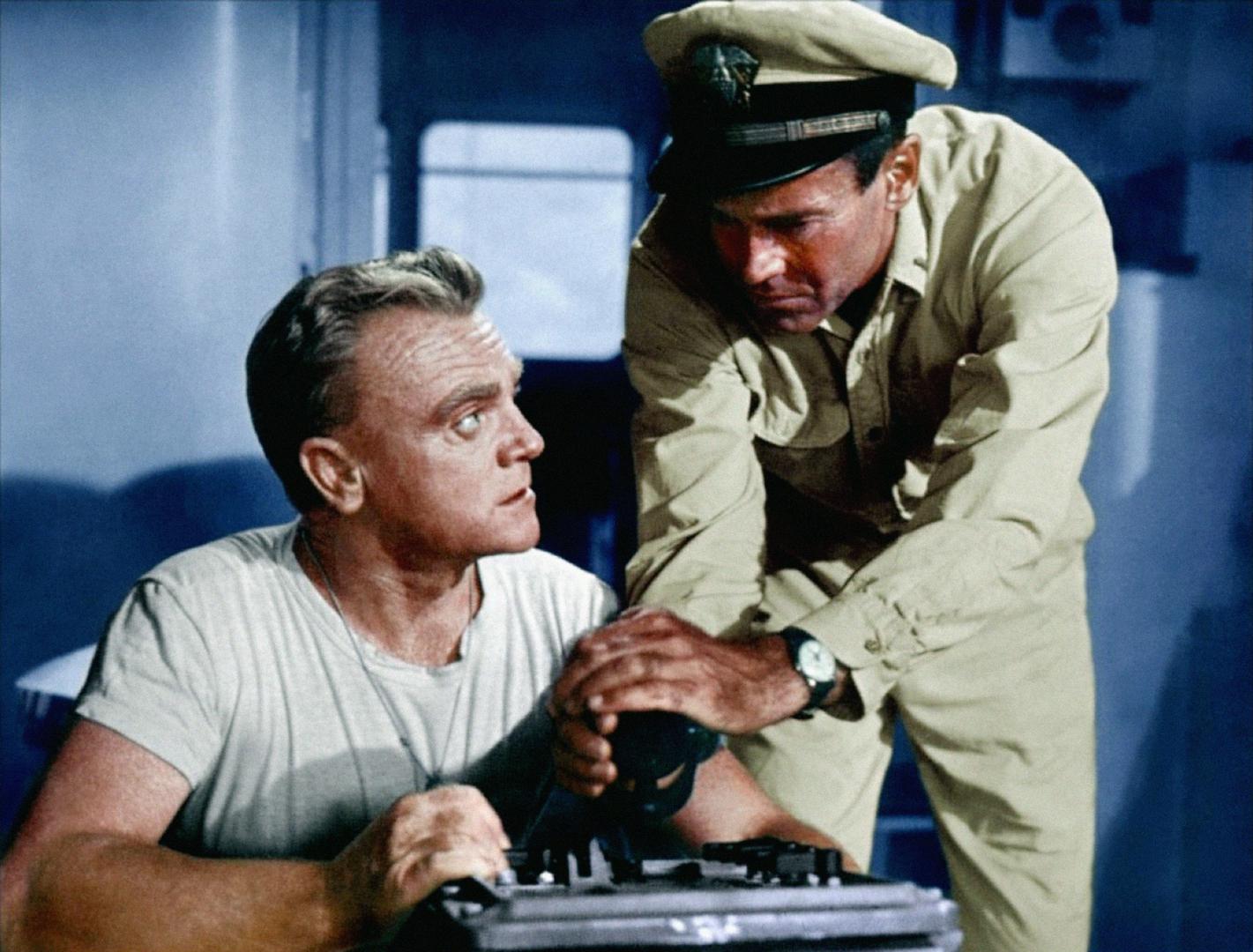 Henry Fonda s Jamesom Cagneyjem u filmu “Mister Roberts” (1955.)